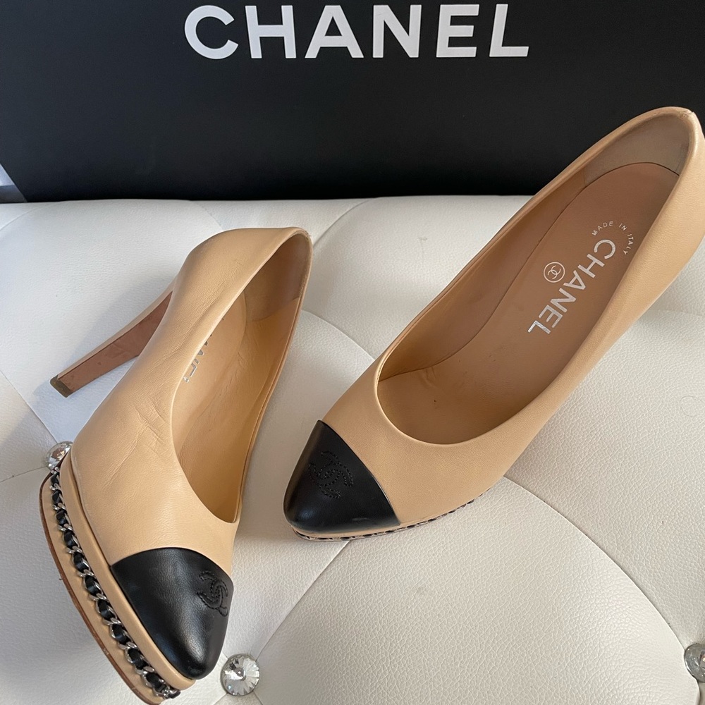 CHANEL Cap Toe Pump - Picture 1 of 12